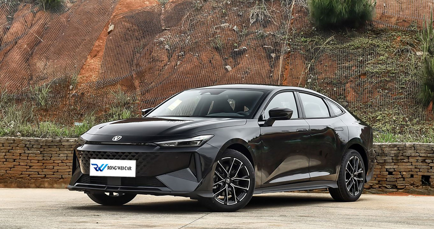 Changan UNI-V iDD 2024