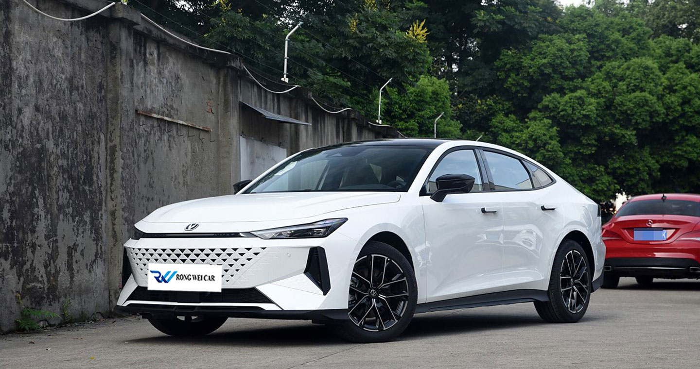 Changan UNI-V iDD 2024
